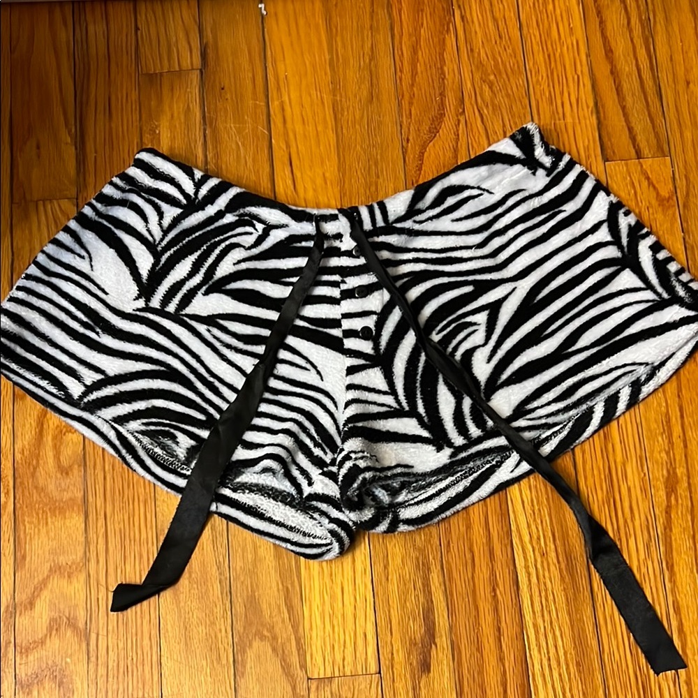 Hot Kiss Zebra Pattern fuzzy Shorts